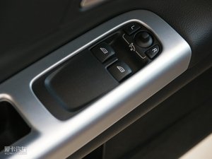 2010款2.0L 智雅版 主驾车窗控制区	