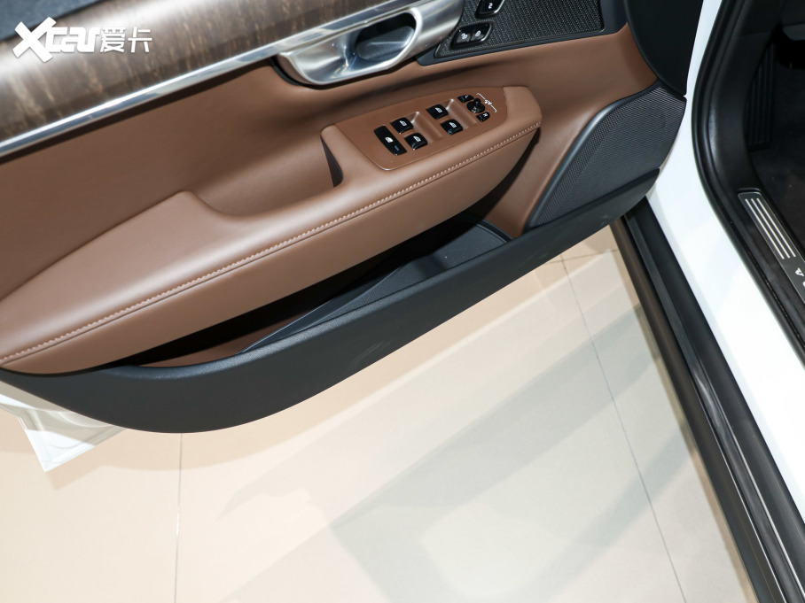 2024֠ V90 Cross Country B5 AWD h