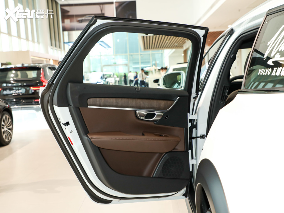 2024֠ V90 Cross Country B5 AWD h