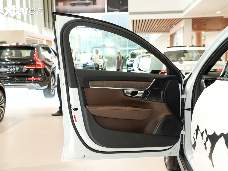 2024֠ V90 Cross Country B5 AWD h