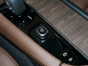 2024Cross Country B5 AWD h п؅^