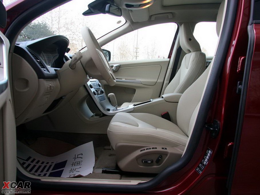 2010���֠���XC60(�M��) T6 ���m��