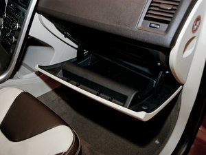 2011款2.0T 智尊版 手套箱