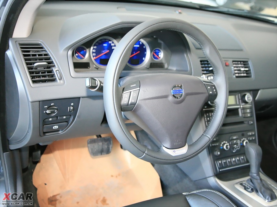 2010���֠���XC90 2.5T AWD �\�Ӱ�