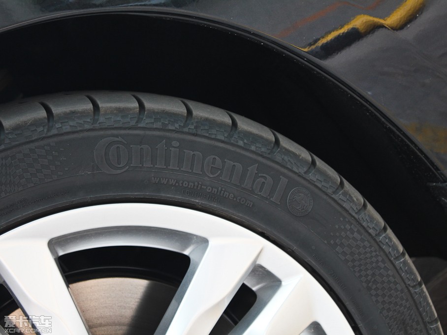 2013���֠���V60 3.0 T6 R-Design �����\�Ӱ�