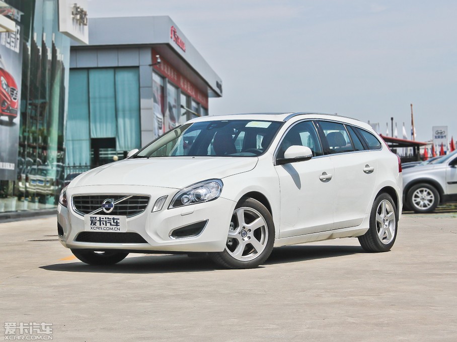 2013���֠���V60 2.0T T5 ���m��