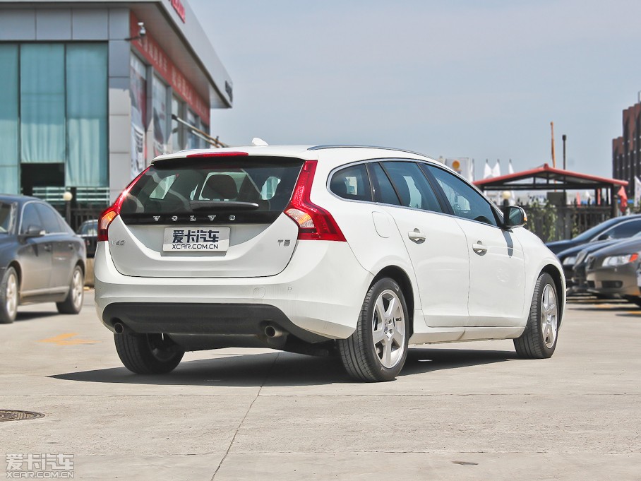 2013���֠���V60 2.0T T5 ���m��