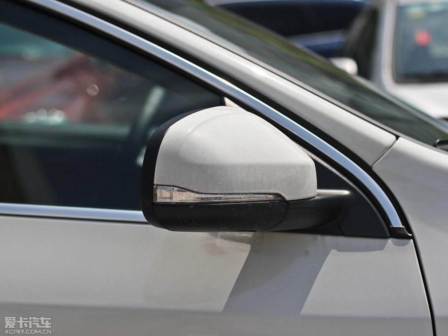 2013���֠���V60 2.0T T5 ���m��