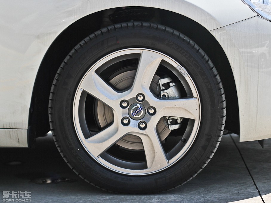 2013���֠���V60 2.0T T5 ���m��