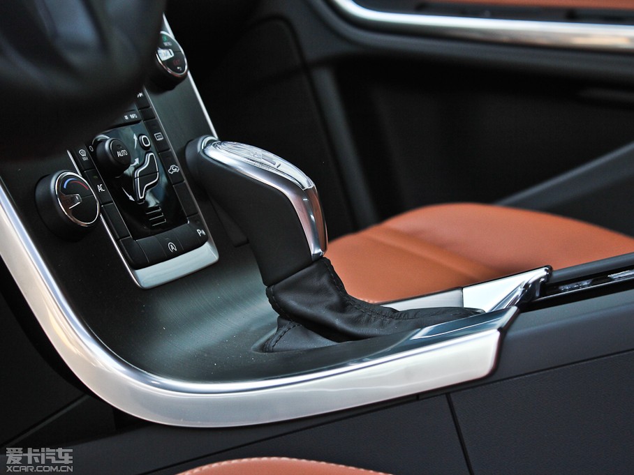 2013���֠���V60 2.0T T5 ���m��