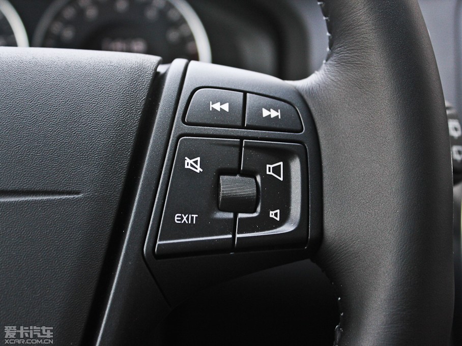 2013���֠���V60 2.0T T5 ���m��