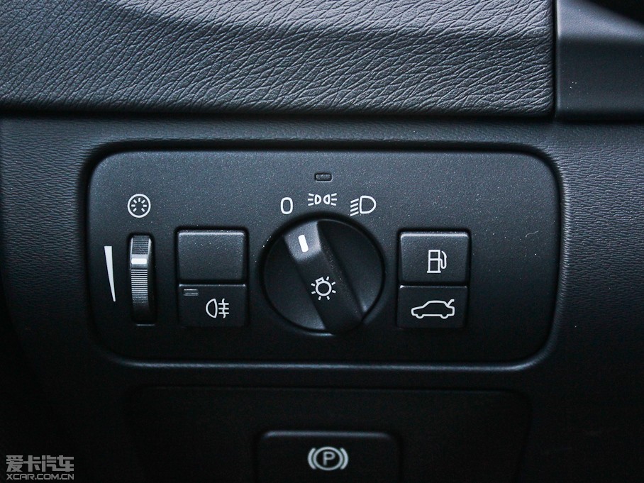 2013���֠���V60 2.0T T5 ���m��