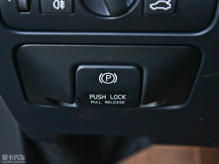 2013���֠���V60 2.0T T5 ���m��