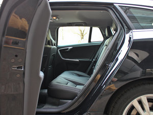 2013款3.0 T6 R-Design 个性运动版 后排空间