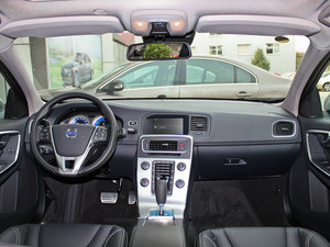 2013款3.0 T6 R-Design 个性运动版 内饰全景