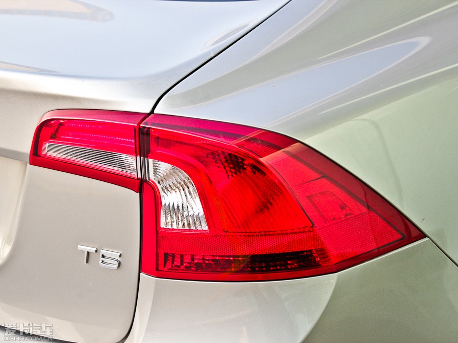 2012���֠���S60(�M��) 2.0T T5 ��������