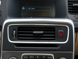 2012款1.6T DRIVe 两驱智雅版 空调出风口