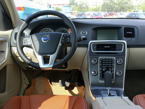 2012款1.6T DRIVe 两驱智雅版 中控区