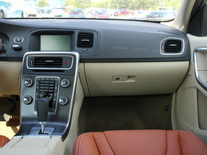 2012款1.6T DRIVe 两驱智雅版 中控区