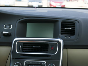 2012款1.6T DRIVe 两驱智雅版 中控区