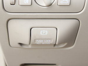 2012款1.6T DRIVe 两驱智雅版 驻车制动器