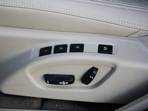 2012款2.0T T5 两驱智尊版 主驾驶座椅调节