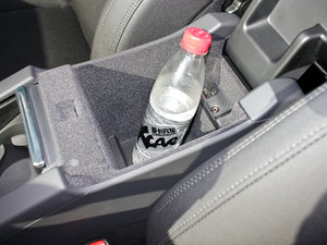 2012款2.0T T5 两驱智尚版 空间座椅
