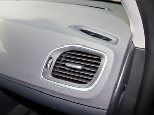 2012款2.0T T5 两驱智尚版 空间座椅