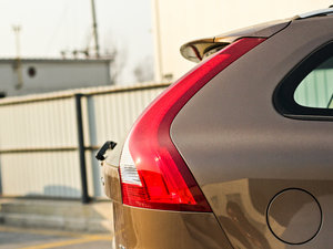 20123.0T T6 AWD\Ӱ ^