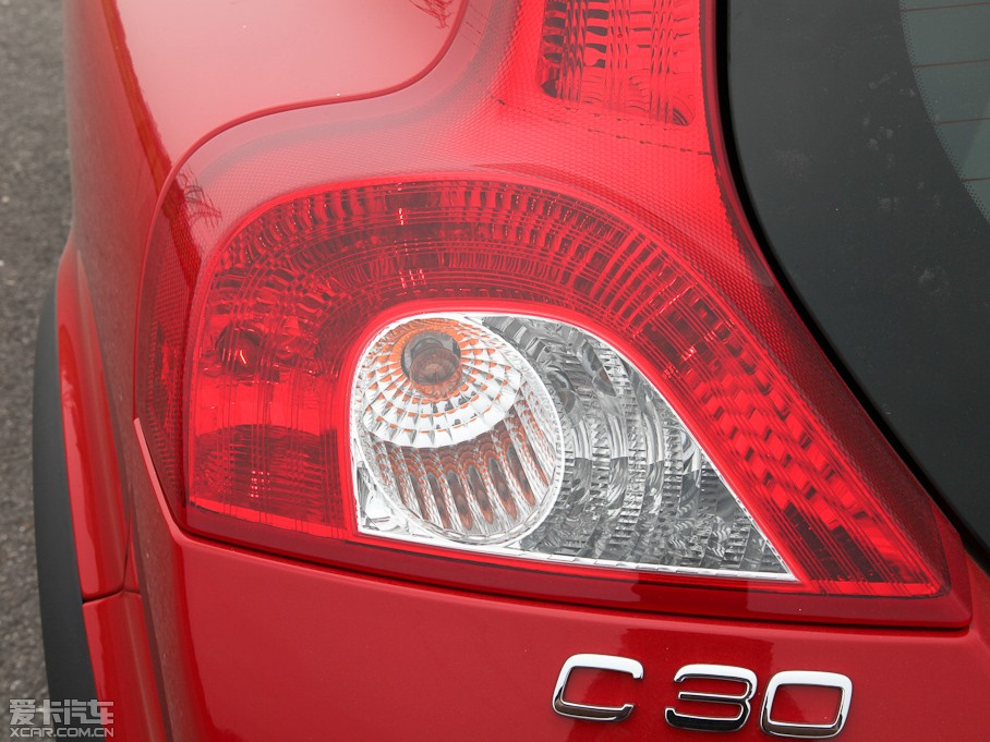 2012���֠���C30 2.0L Aktiv �ń��x�b