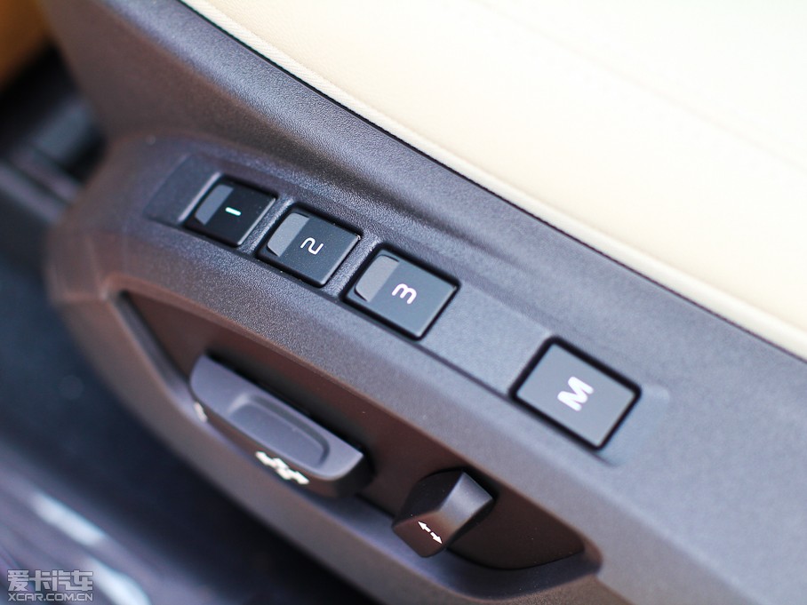 2012֠C30 2.0L Aktiv ńxb