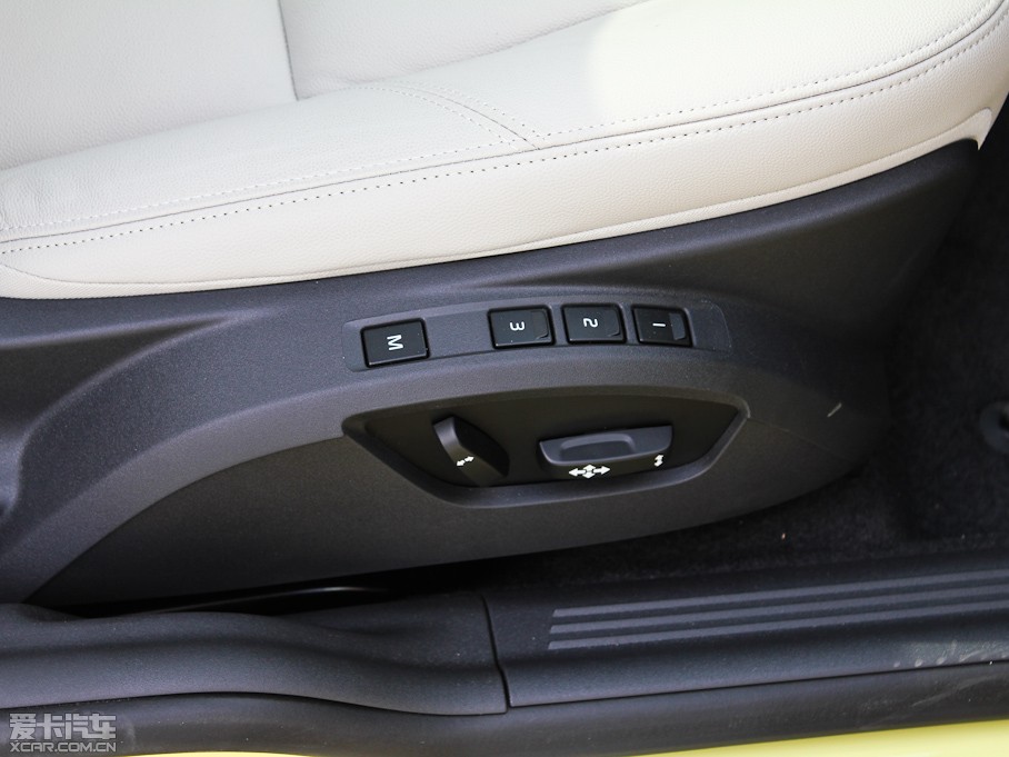 2012֠C30 2.0L Aktiv ńxb