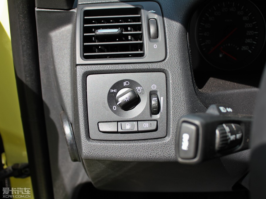 2012֠C30 2.0L Aktiv ńxb