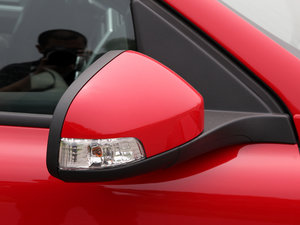 2012��2.0L Aktiv �ń��x�b �������^