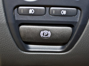 2012款2.5T 北欧豪华版 驻车制动器