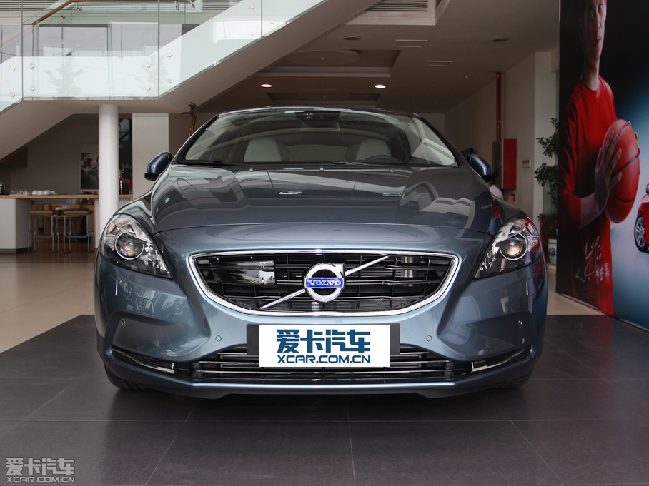 2013���֠���V40 R-Design