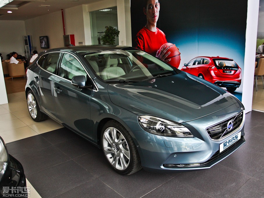 2013���֠���V40 R-Design