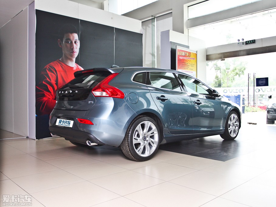 2013���֠���V40 R-Design