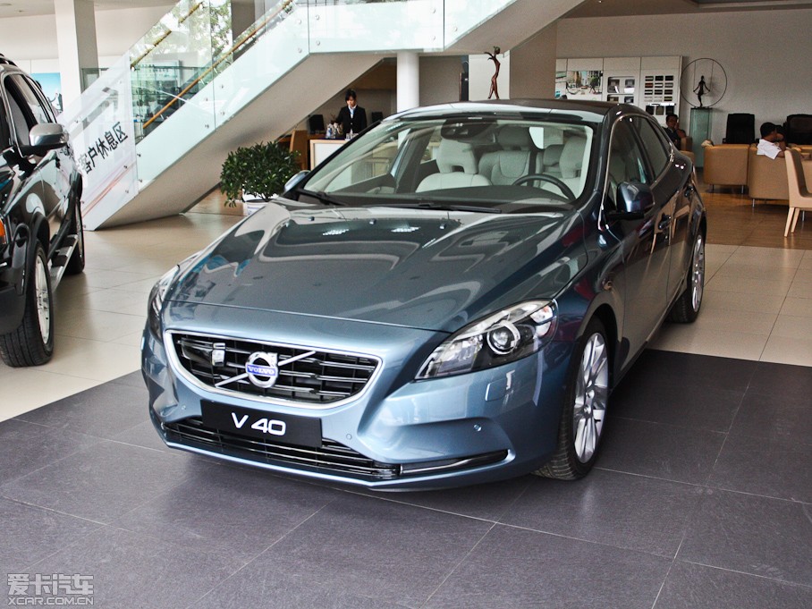 2013���֠���V40 R-Design