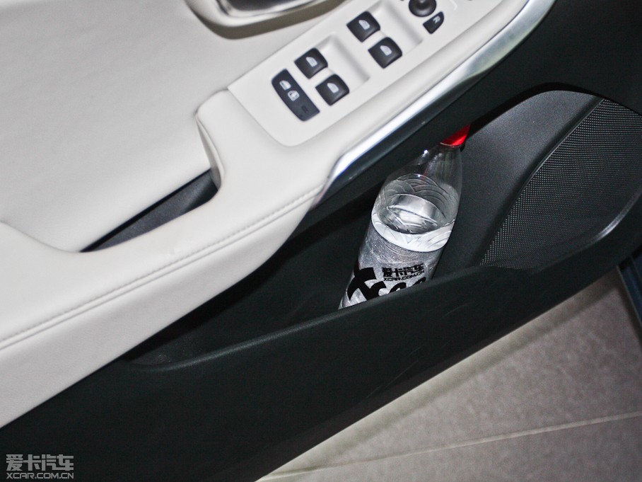 2013���֠���V40 R-Design