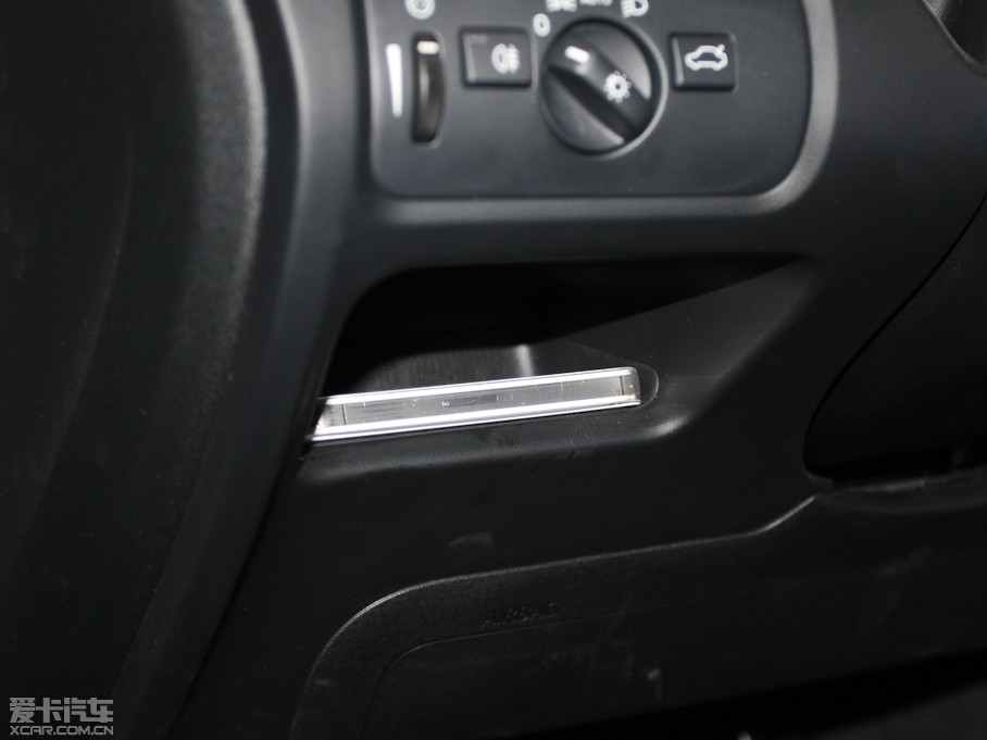 2013���֠���V40 R-Design