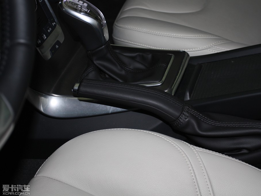 2013���֠���V40 R-Design