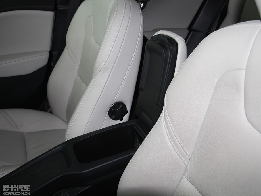 2013���֠���V40 R-Design