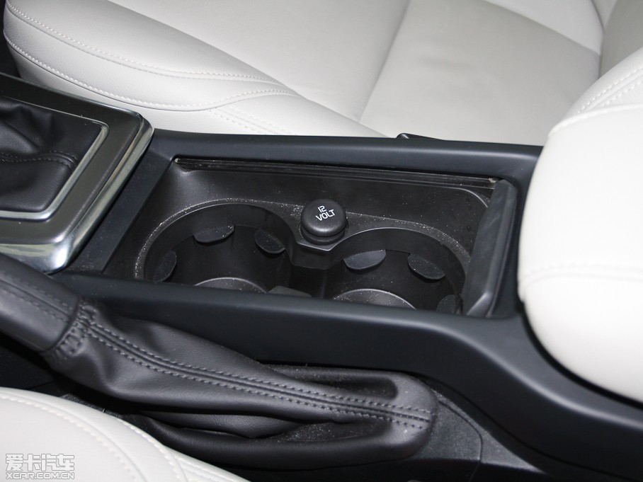 2013���֠���V40 R-Design