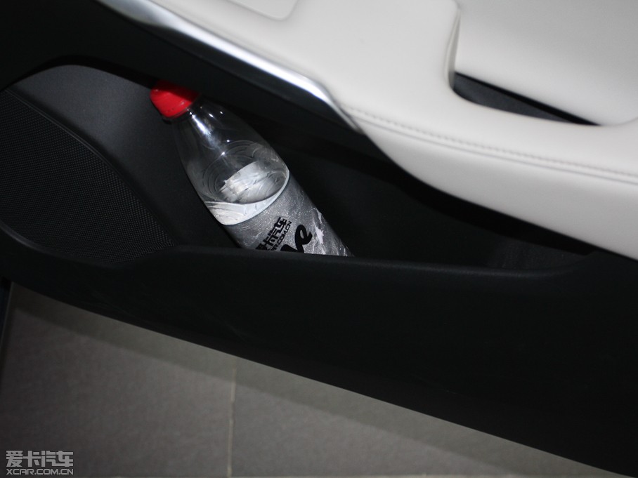 2013���֠���V40 R-Design