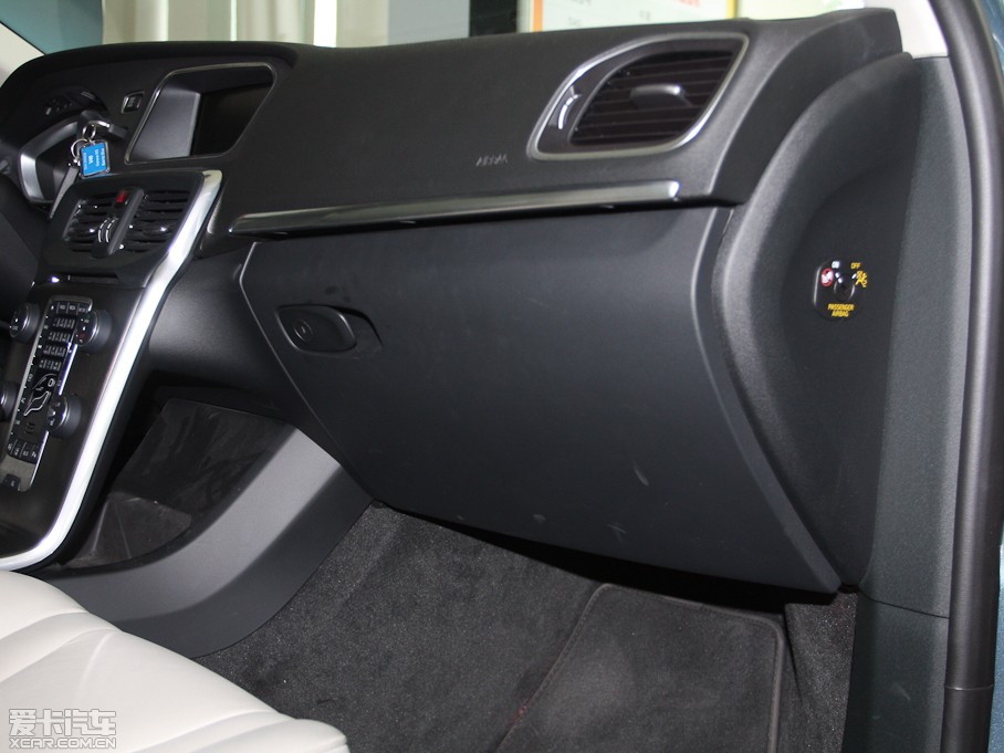 2013���֠���V40 R-Design