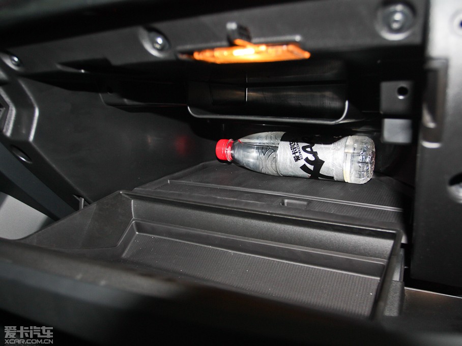 2013���֠���V40 R-Design