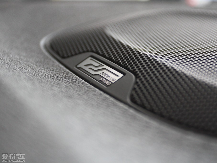 2013���֠���V40 R-Design