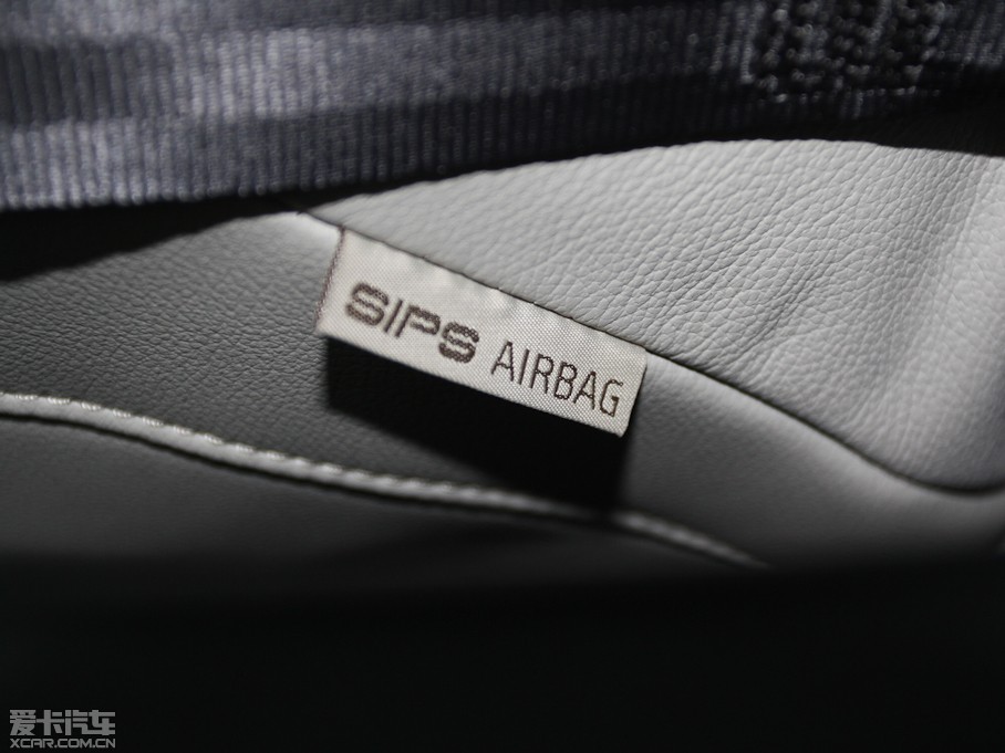 2013���֠���V40 R-Design