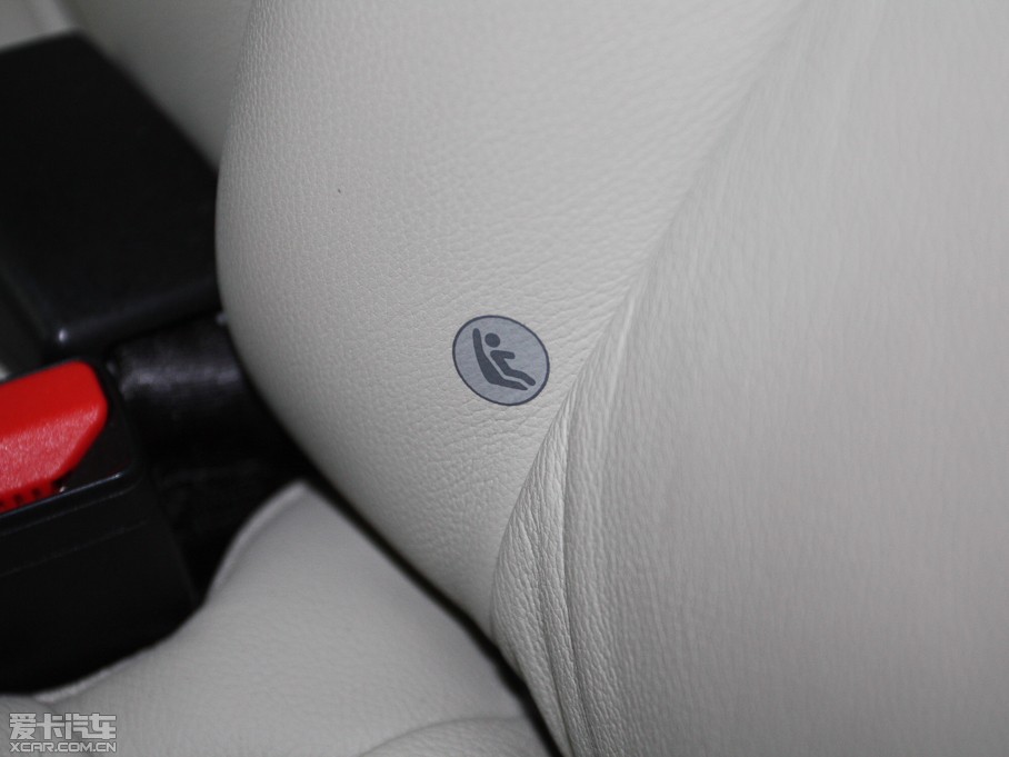 2013���֠���V40 R-Design